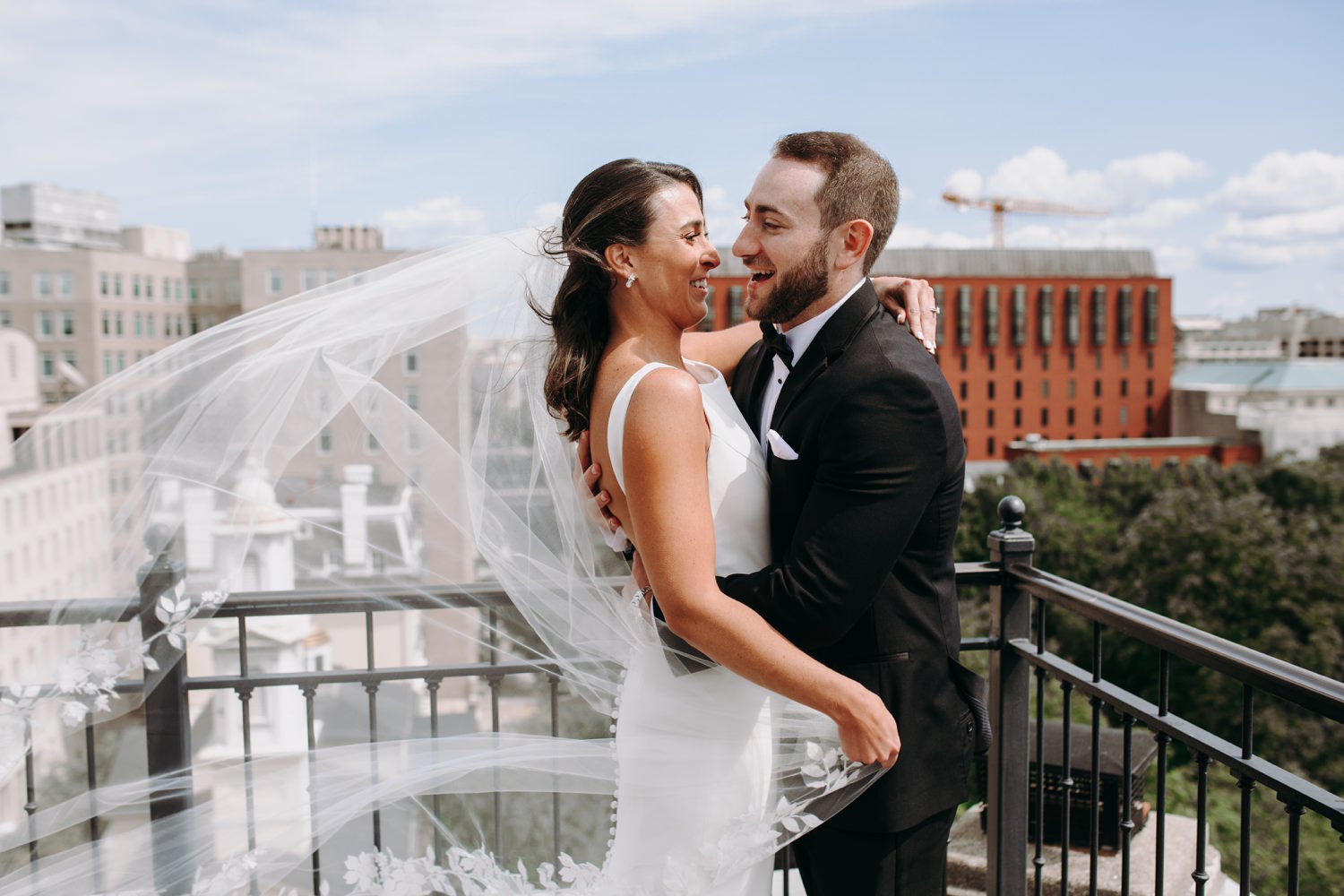 Washington wedding couple hugging