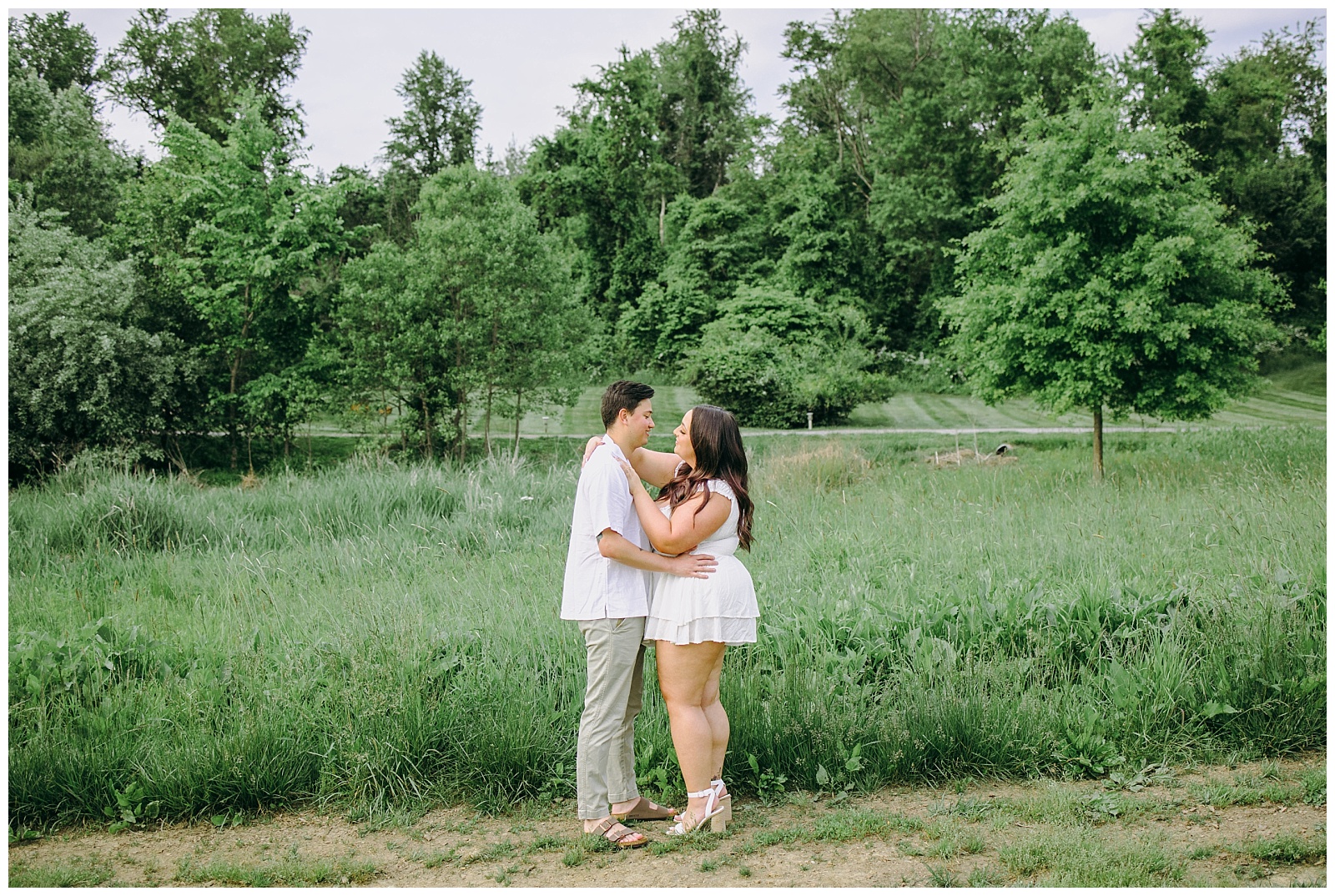 Couple hugging in Salamander Resort