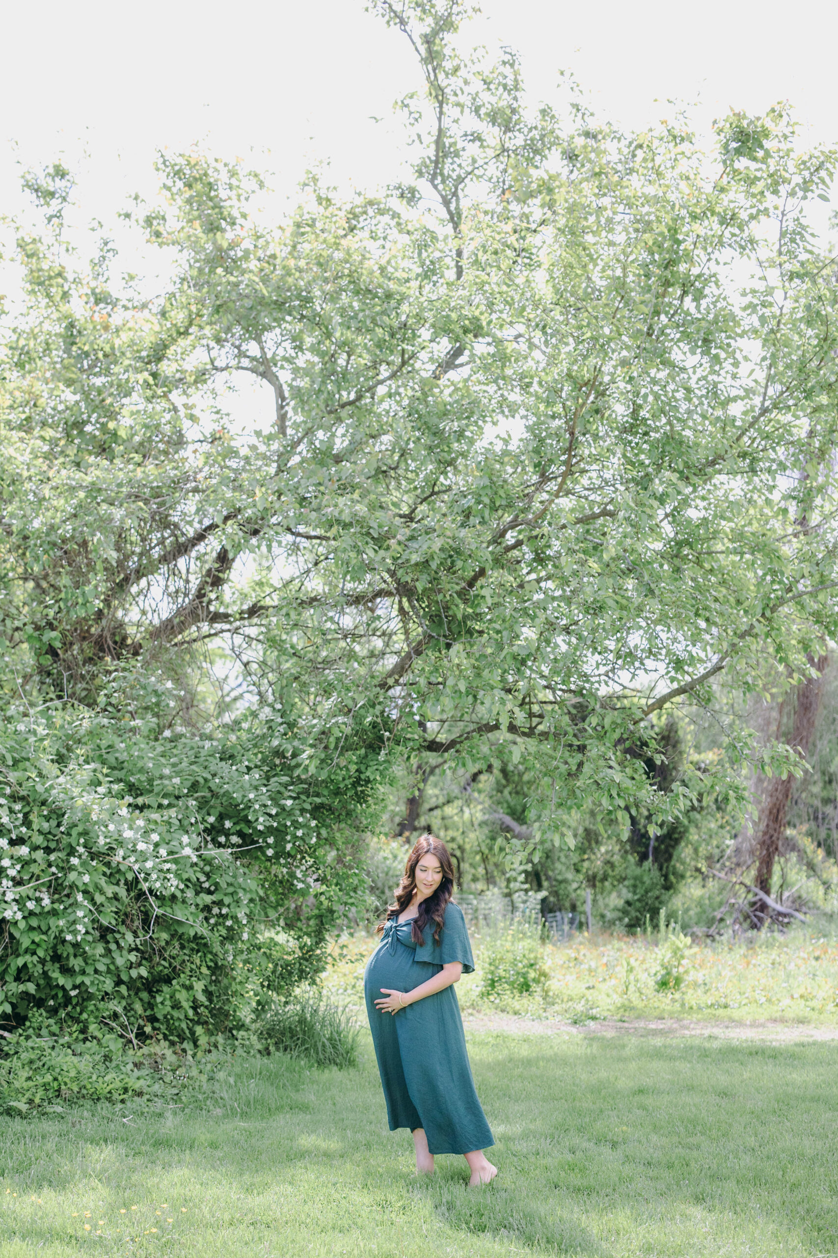 mother in green dress in Lewinsville Park