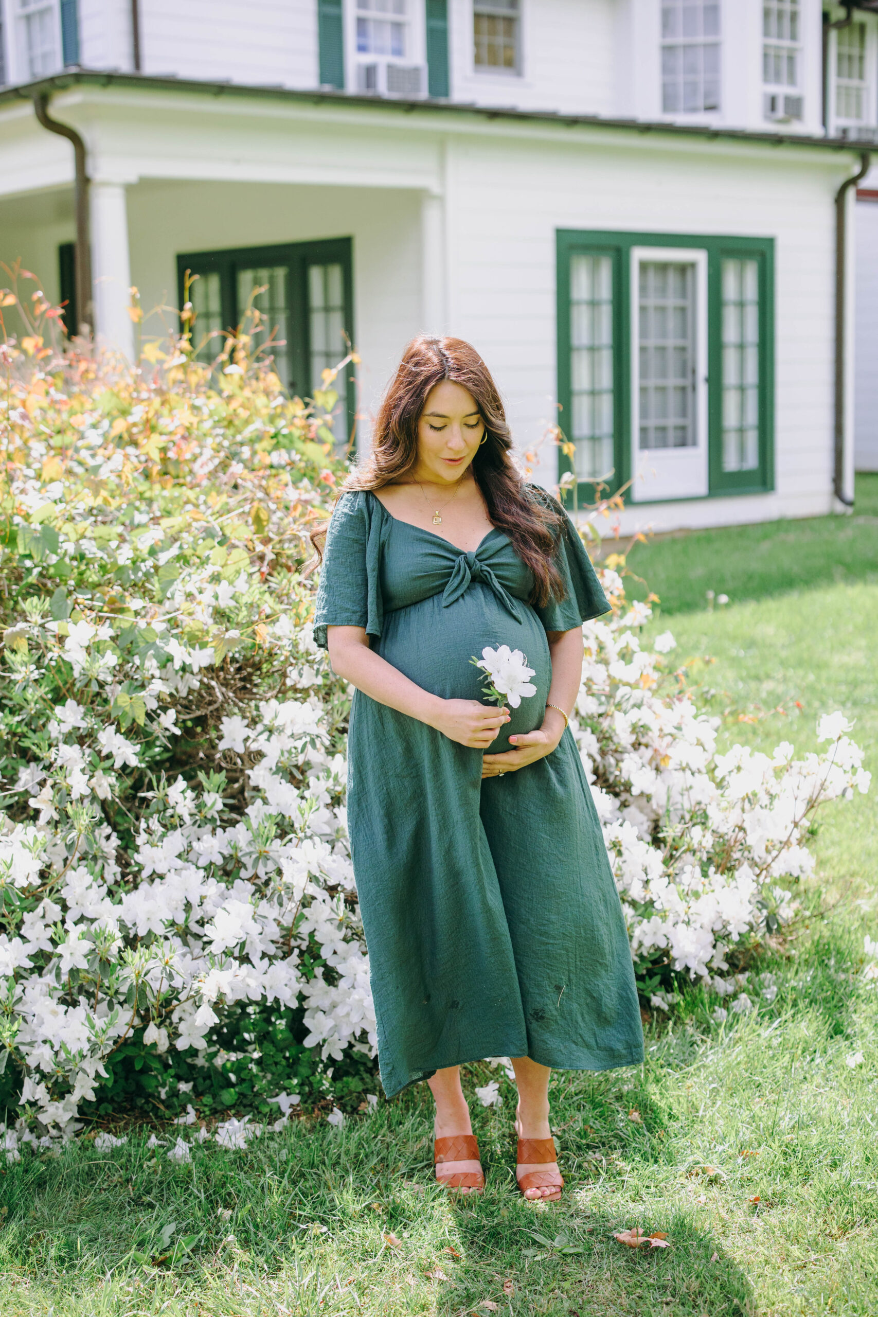 maternity photo of mother next to flowers in black and white