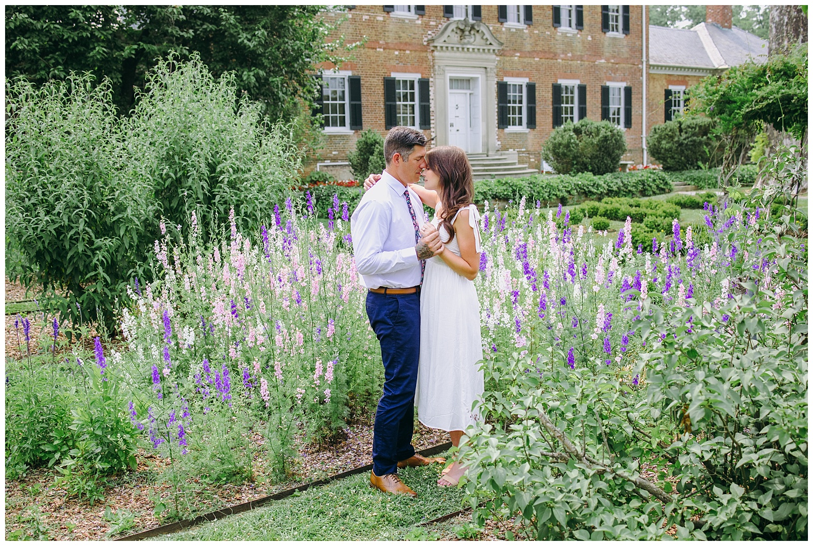 engagement photos at Chatham Manor in Fredericksburg