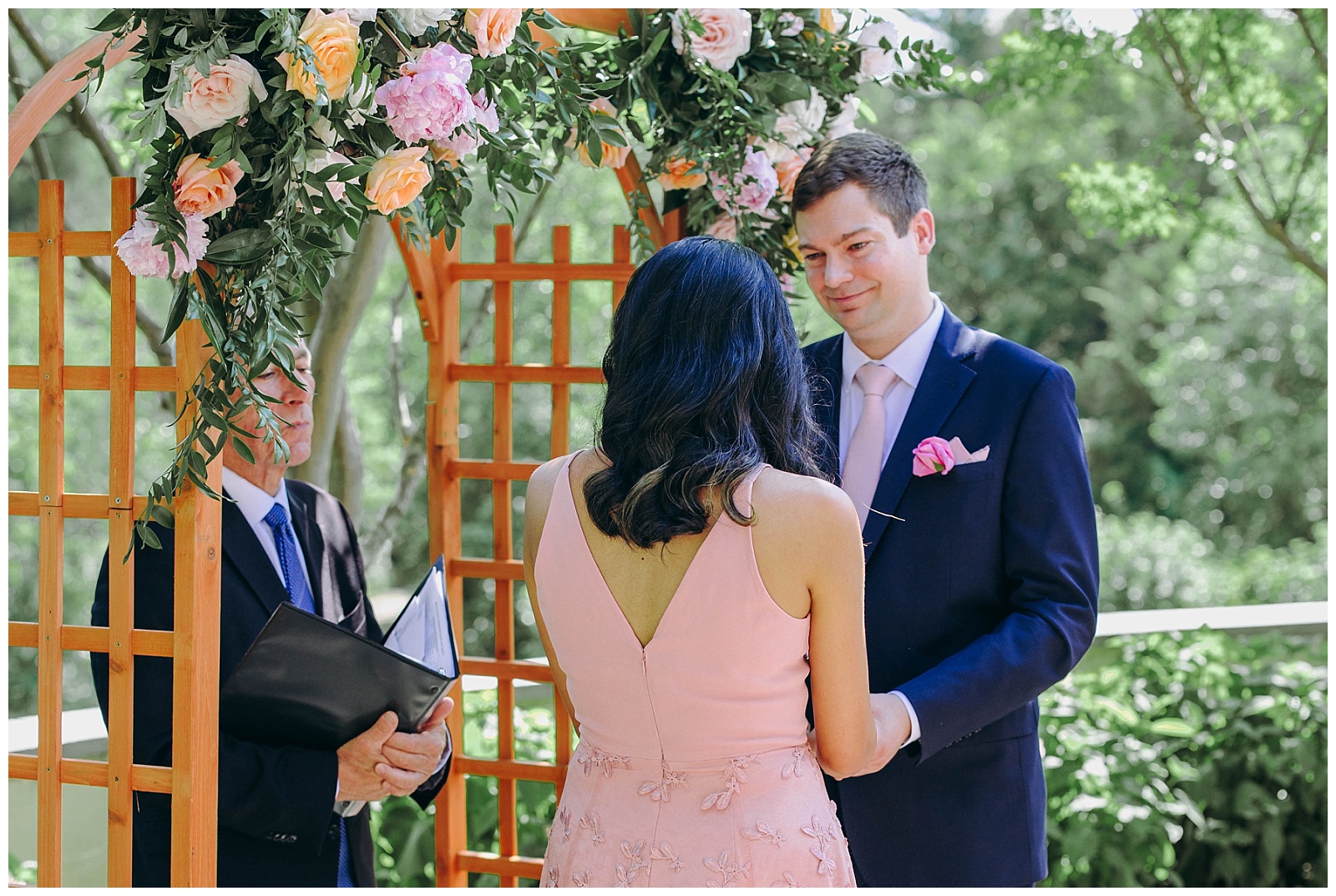 Clyde's Willow Creek Farm Weddingceremony in clydes ashburn