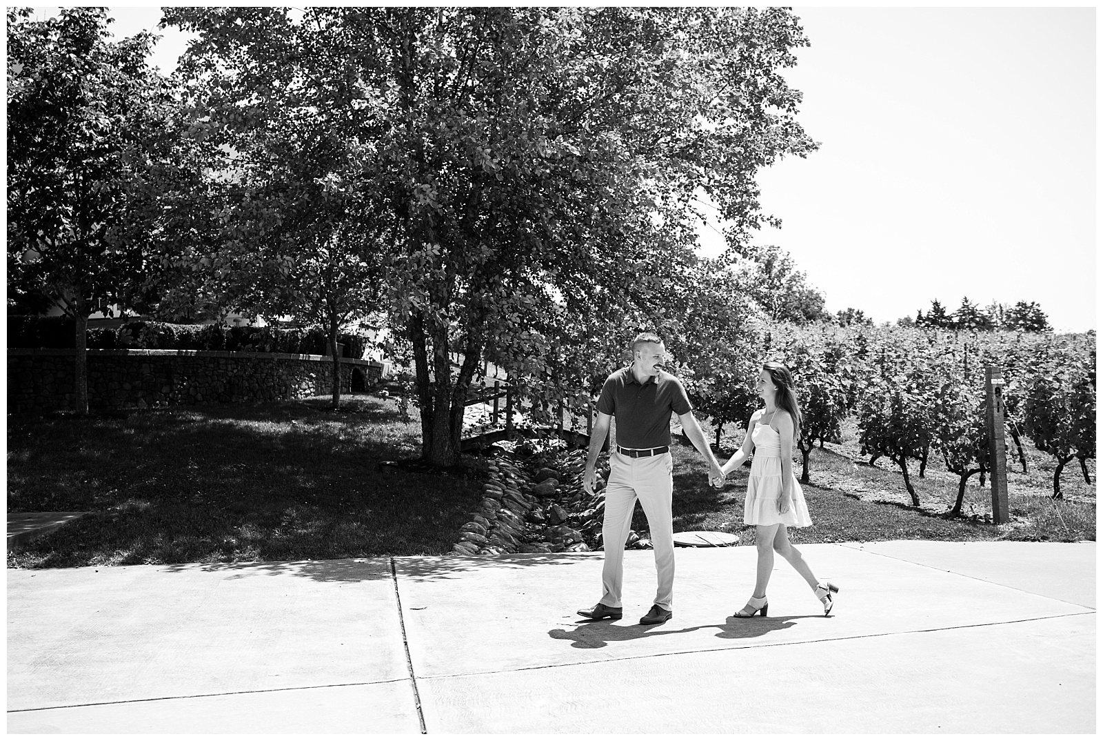 couple walking in Morais Vineyards